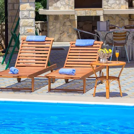 Pool Miljevci Bristane Villa