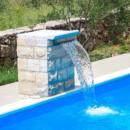 Pool Miljevci Bristane * Drniš