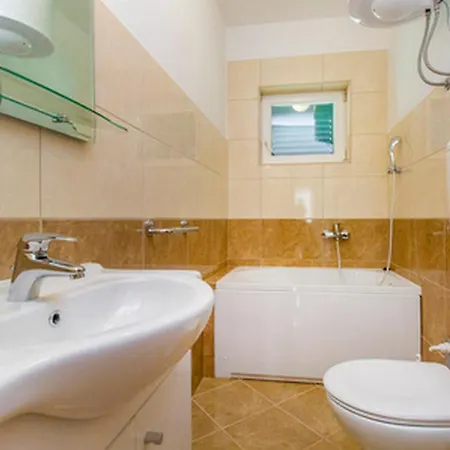 Villa Pool Miljevci Bristane Drniš